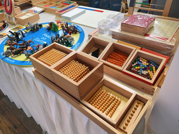 Animal model of 6 continents (7 cm)